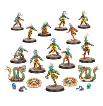 Load image into Gallery viewer, BLOOD BOWL: Amazon Blood Bowl Team - Kara Temple Harpies