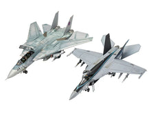 Load image into Gallery viewer, Gift Set - Top Gun McDonnell-Douglas F/A-18 Hornet and Grumman F-14 Tomcat

