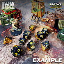 Load image into Gallery viewer, 5x D20 20mm Dice - Amber Swirl
