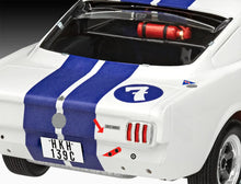 Load image into Gallery viewer, 1966 Shelby GT 350 R "Stirling Moss" 1:24

