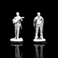 Load image into Gallery viewer, D&amp;D Nolzur's Marvelous Miniatures - Female Half-Elf Bard
