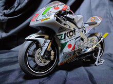 Load image into Gallery viewer, Honda RS250RW "2008 WGP250" 1:12 scale
