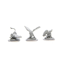 Load image into Gallery viewer, D&amp;D Nolzur's Marvelous Miniatures: Griffon Hatchlings
