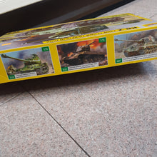 Load image into Gallery viewer, Soviet  Heavy Tank KV-2

